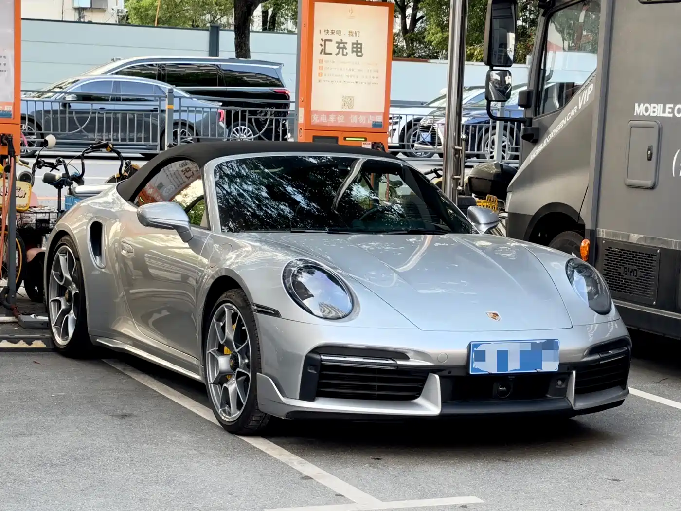 Photo 17 - Porsche 911
