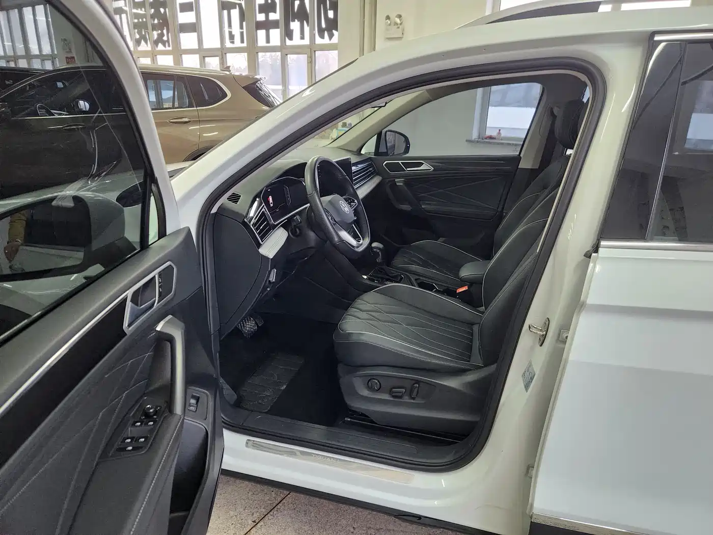 Volkswagen Tiguan L 2023 300TSI Automatic 2WD Smart Enjoyment Edition фото 7