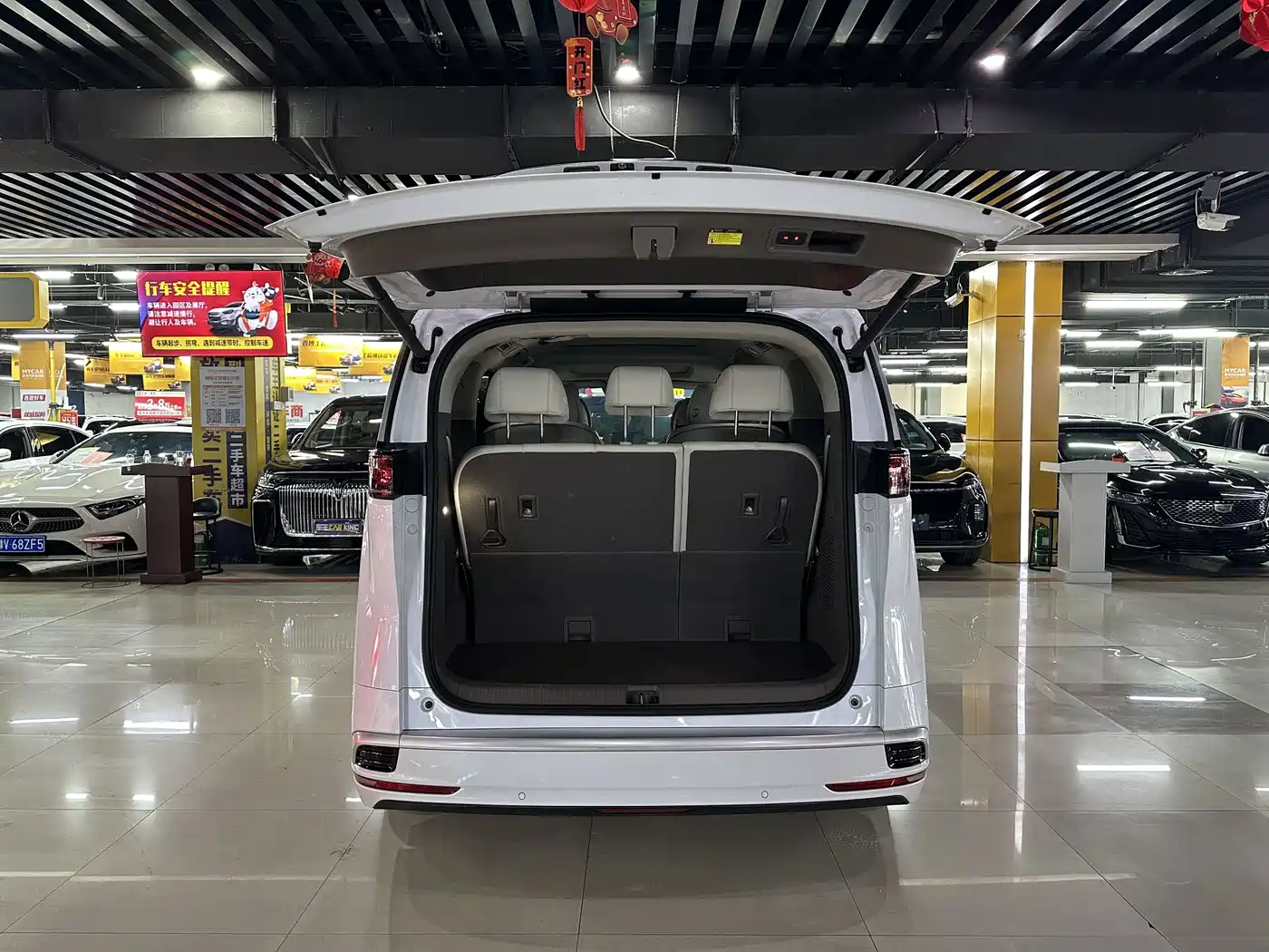 Denza D9 2023 2022 DM-i 970 AWD Flagship
