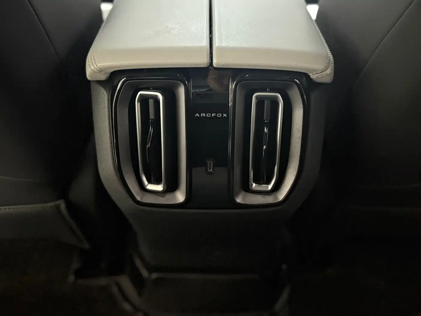 Фото 20 - ARCFOX Alpha S5