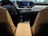 صورة 13 - Lexus ES