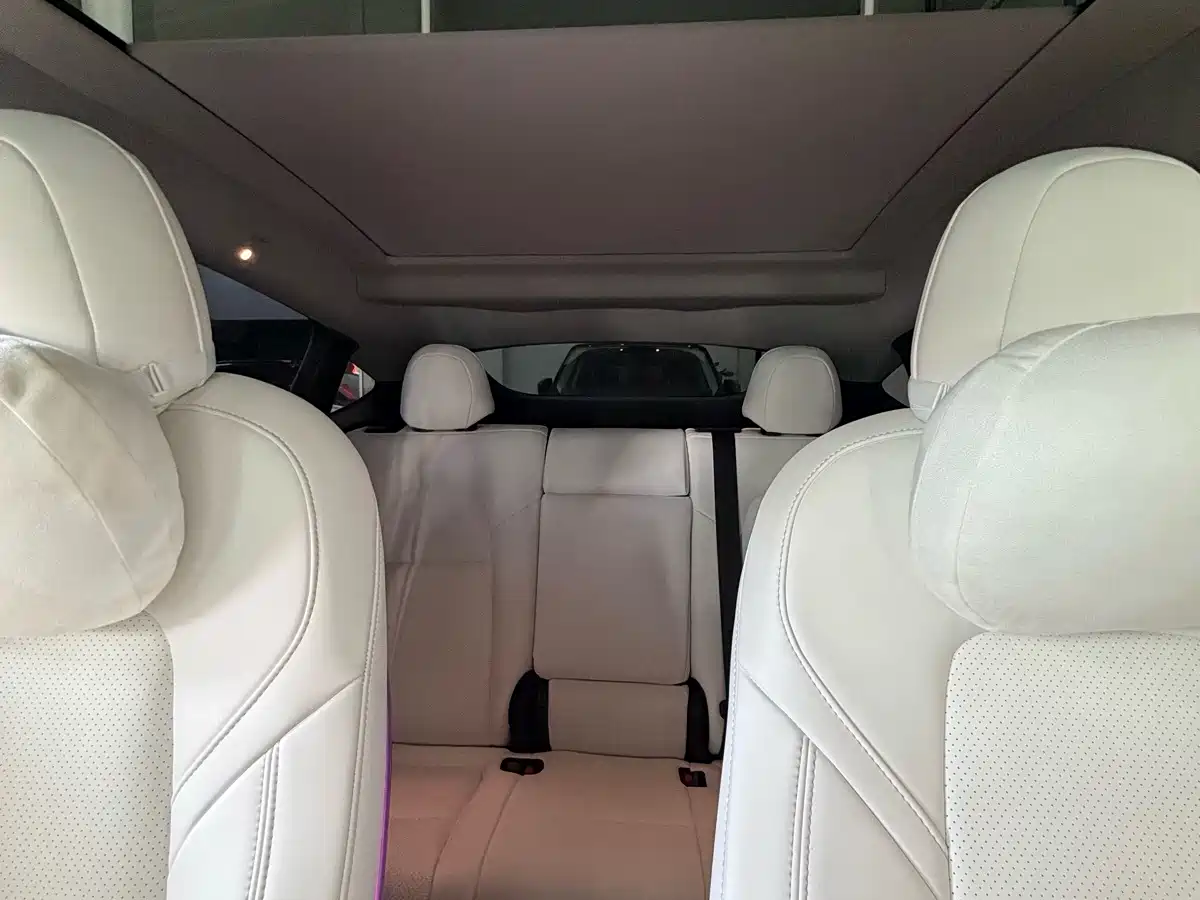 Photo 8 - Tesla Model Y