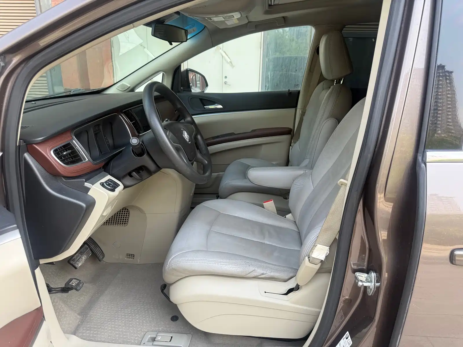 Фото 4 - Buick GL8