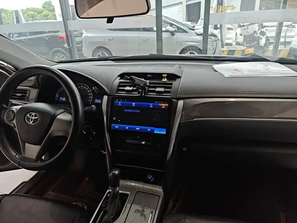 Photo 10 - Toyota Camry