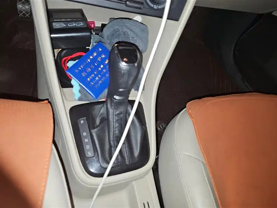 Škoda Skoda Rapid Spaceback 2014 1.6L Automatic Joy Edition фото 16