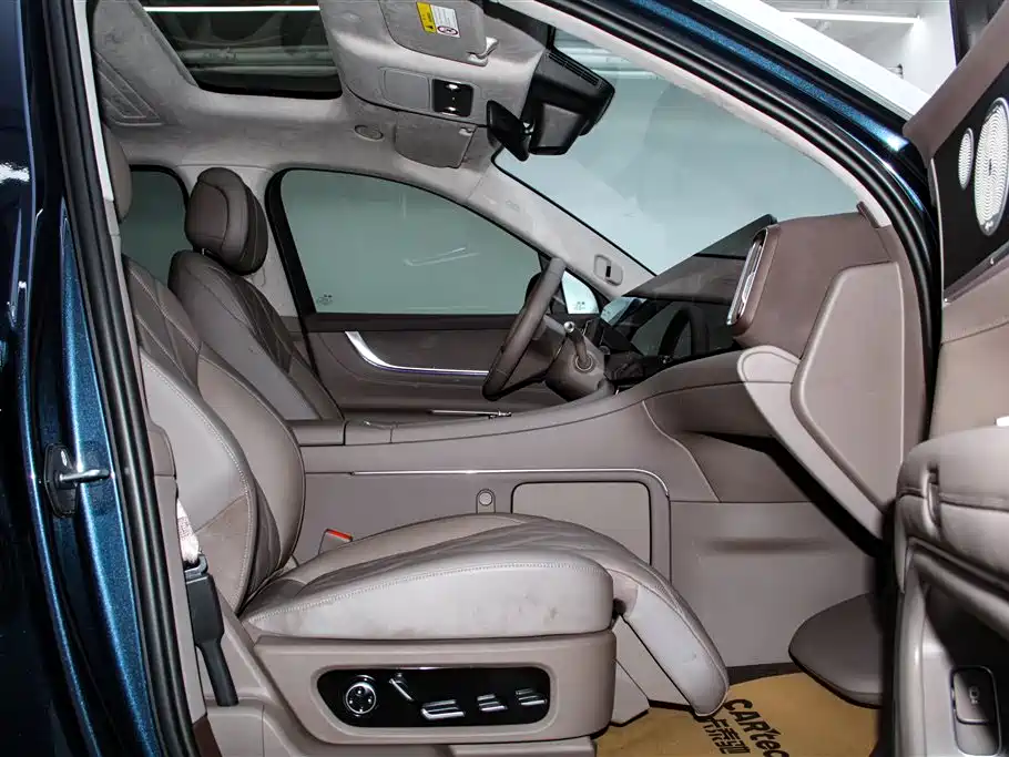 AITO Wenjie AITO M9 2025 Extended Range Ultra 52kWh 5-Seater фото 18