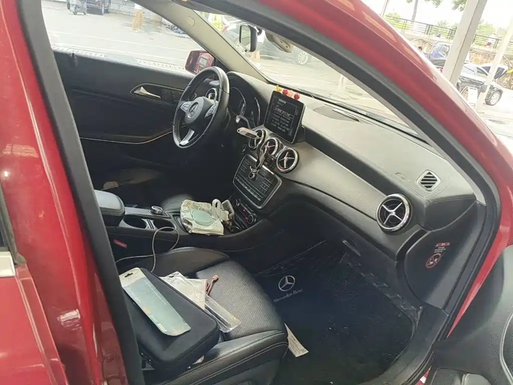 Фото 10 - Mercedes-Benz GLA