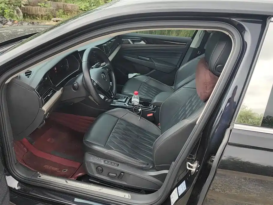 Volkswagen Passat 2020 330TSI Luxury Edition China VI фото 9