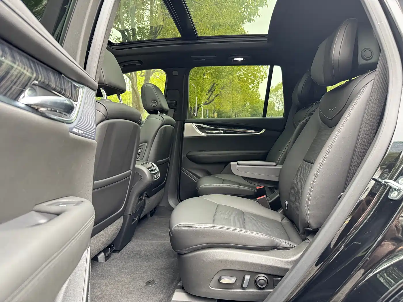 CADILLAC XT6
