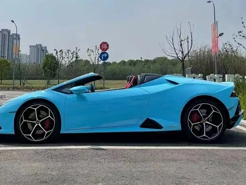 LAMBORGHINI HURACÁN