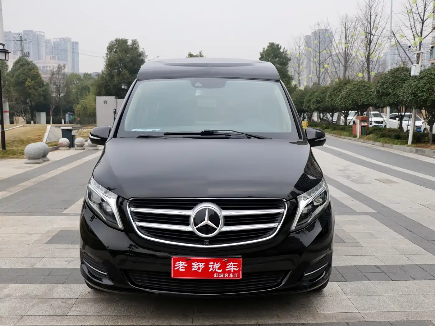 Mercedes-Benz V-Class 2018 V 260 L Premium Long Wheelbase Edition China VI фото 3