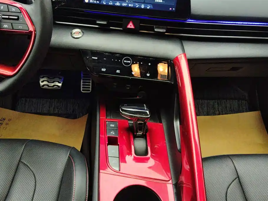 Hyundai Elantra 2022 240TGDi DCT LUX Premium Edition фото 16