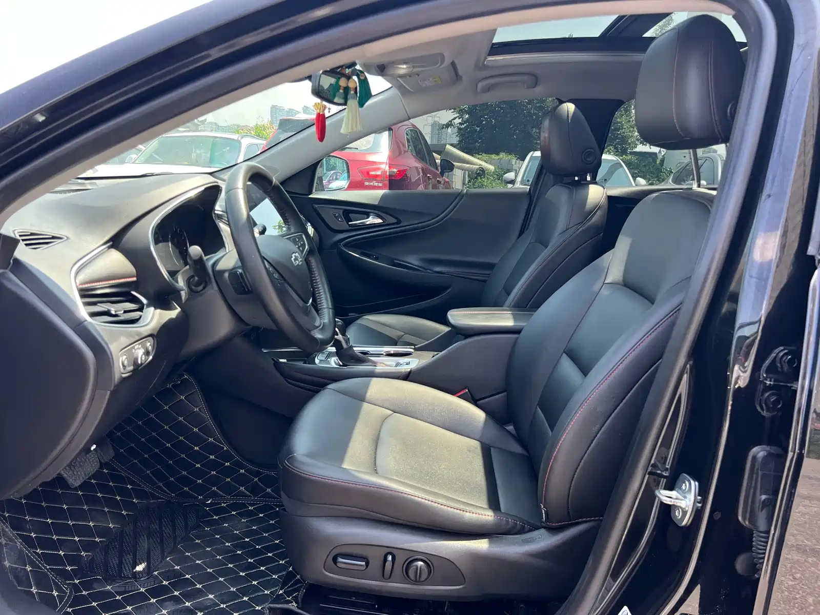 Photo 10 - Chevrolet Malibu XL