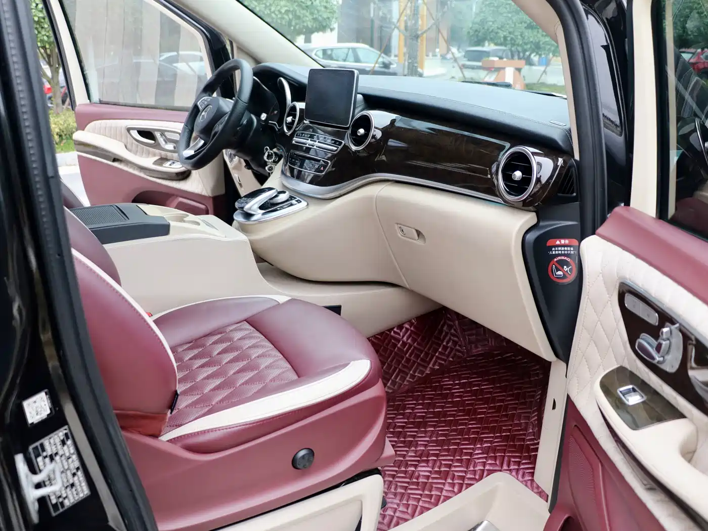 Mercedes-Benz V-Class 2018 V 260 L Premium Long Wheelbase Edition China VI фото 12