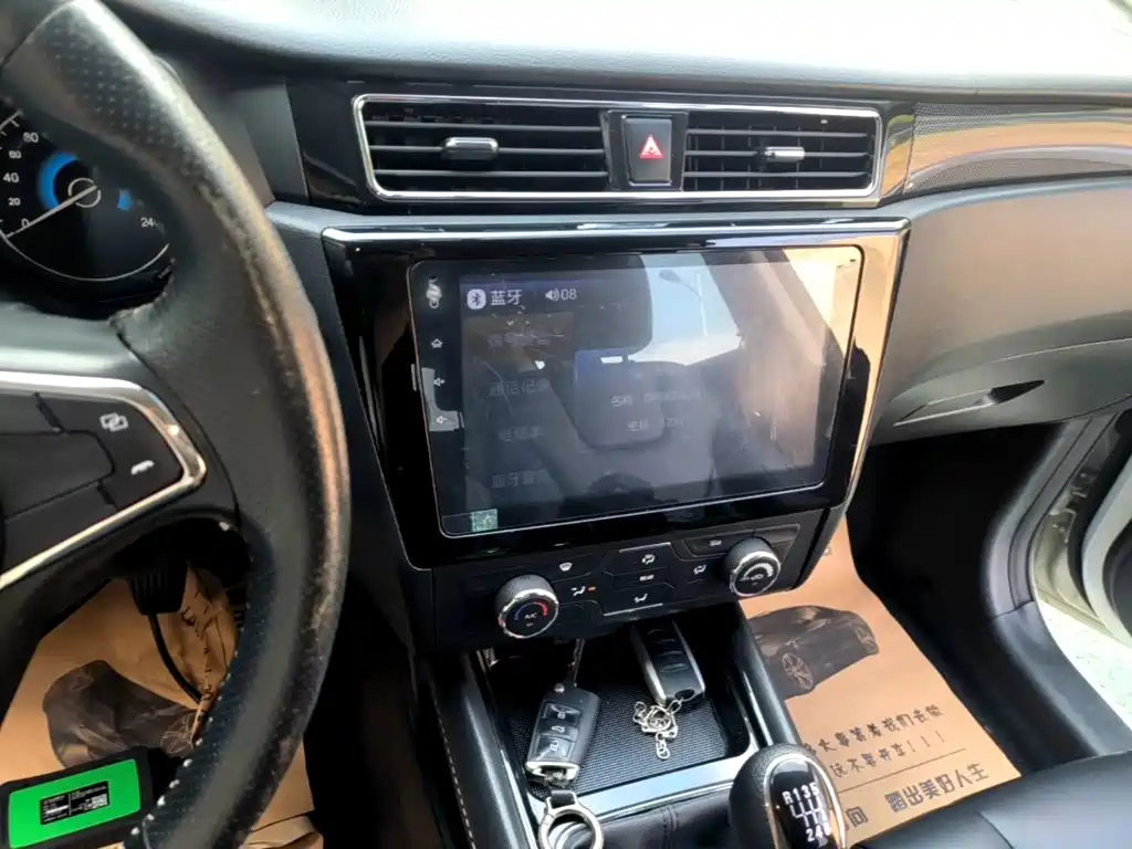 Dongfeng Fengguang Fengguang 580 2016 2016 Model 1.5T Manual Luxury Version