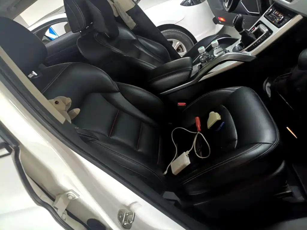 Photo 25 - Geely Atlas