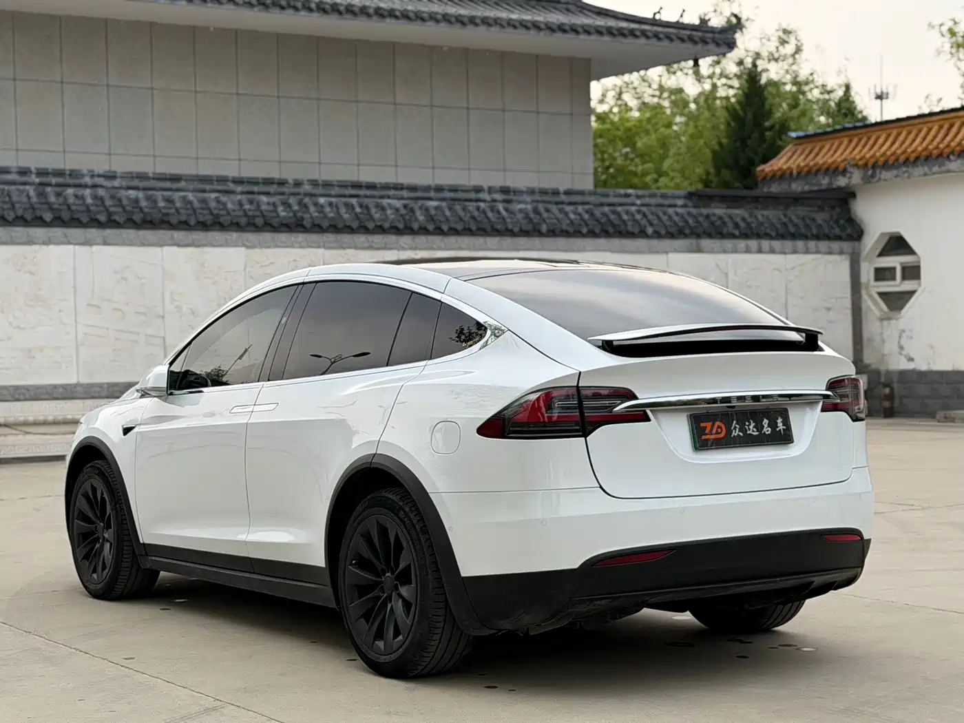 TESLA MODEL X