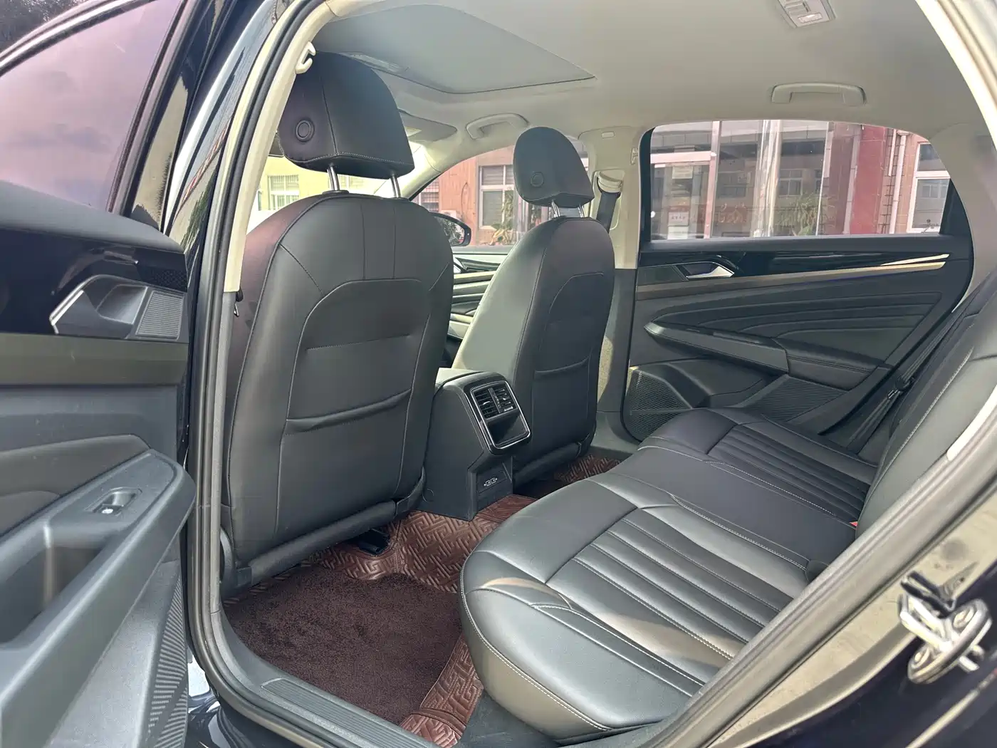 Photo 5 - Volkswagen Passat