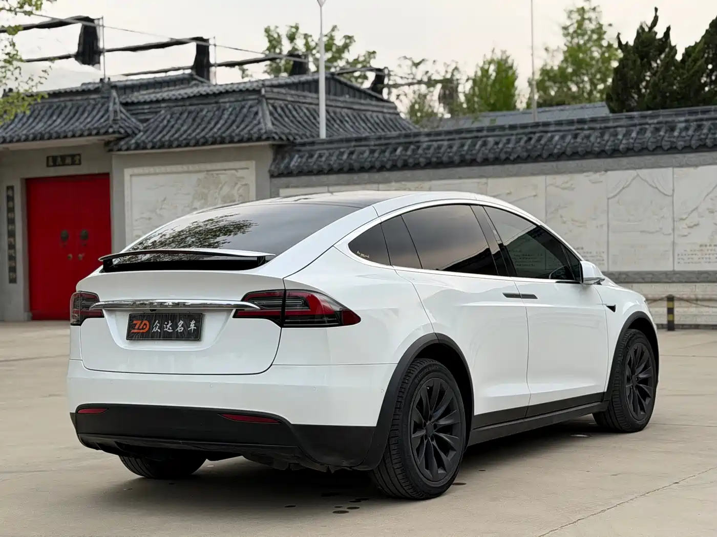 TESLA MODEL X