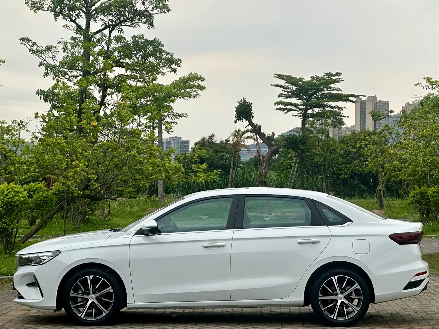 GEELY AUTOMOBILE EMGRAND