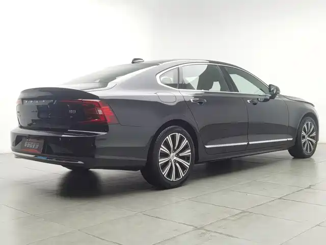 Volvo S90 2021 Model B5 Momentum Luxury Edition — фото 2