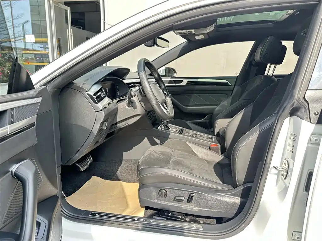 Volkswagen FAW-Volkswagen CC 2021 330TSI Dazzle Edition фото 9