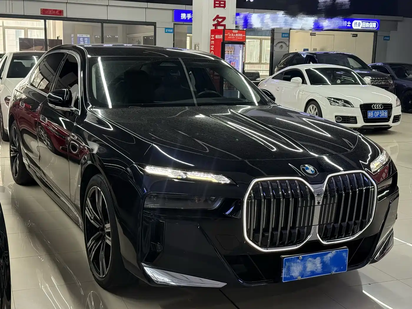 BMW 7 Series 2023 Model 740Li Leading M Sport Package фото 3