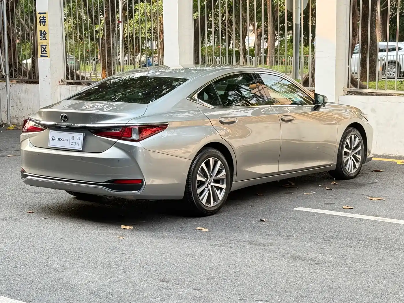 Lexus ES 2018 200 Luxury Edition China V фото 4