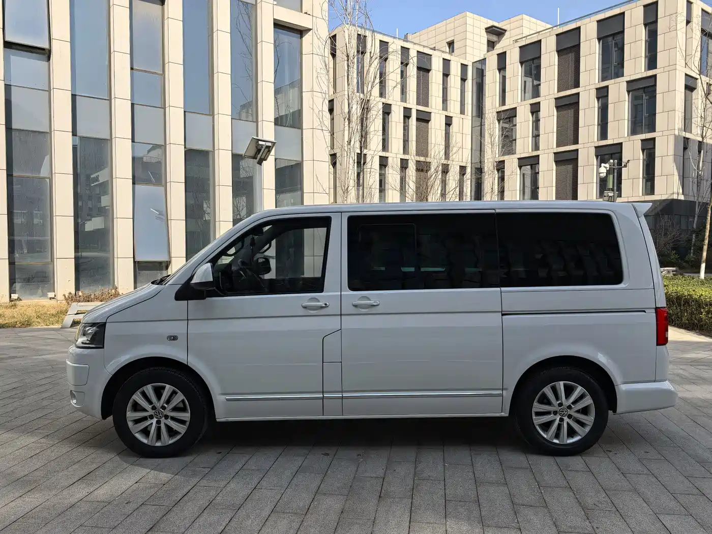Volkswagen Multivan 2016 2.0TSI 2WD 66th Anniversary Edition фото 8