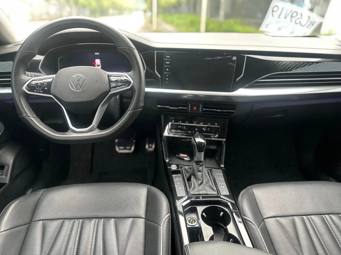 Volkswagen Passat 2023 330TSI Starlight Luxury Edition фото 7