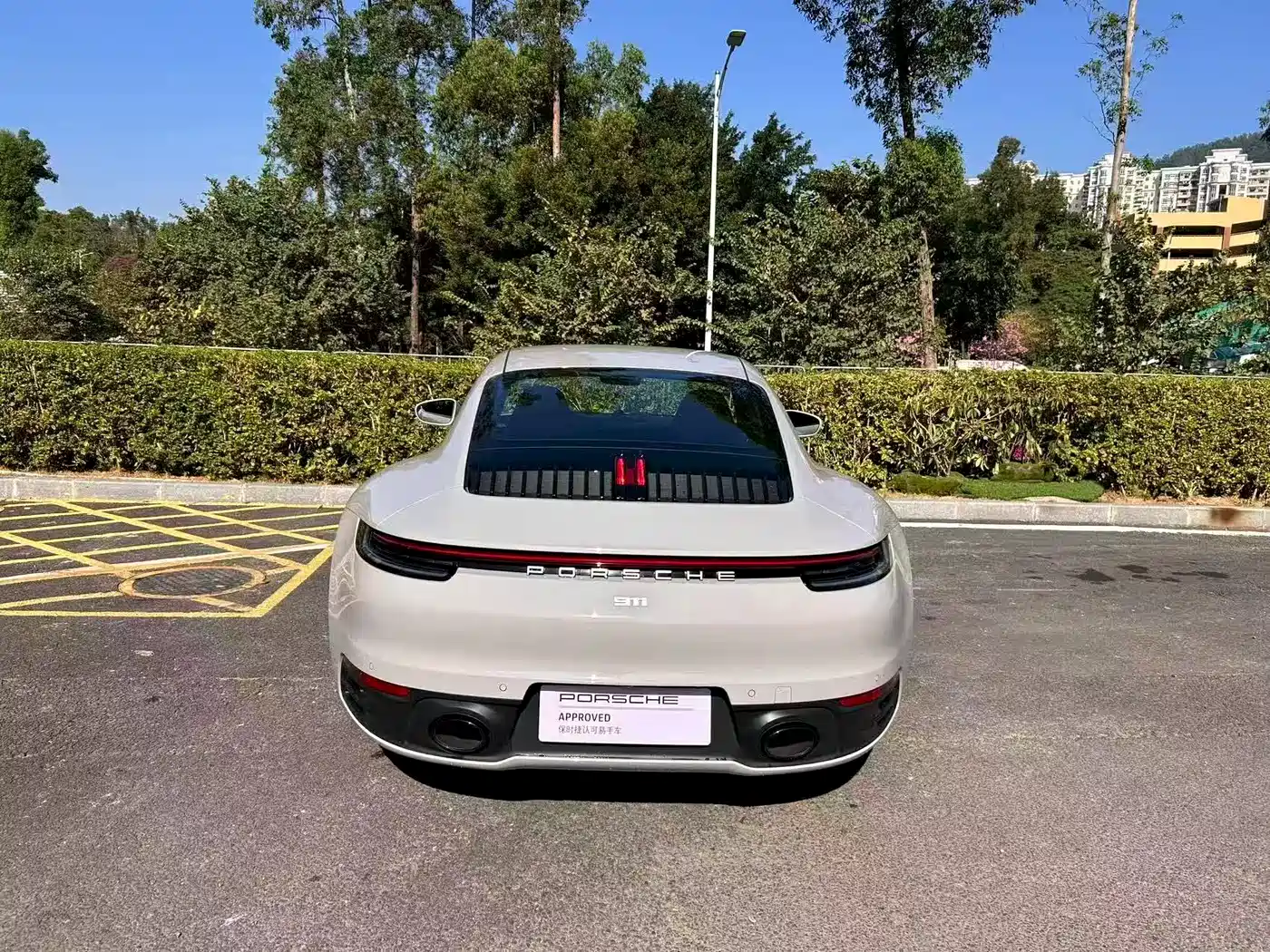 PORSCHE 911