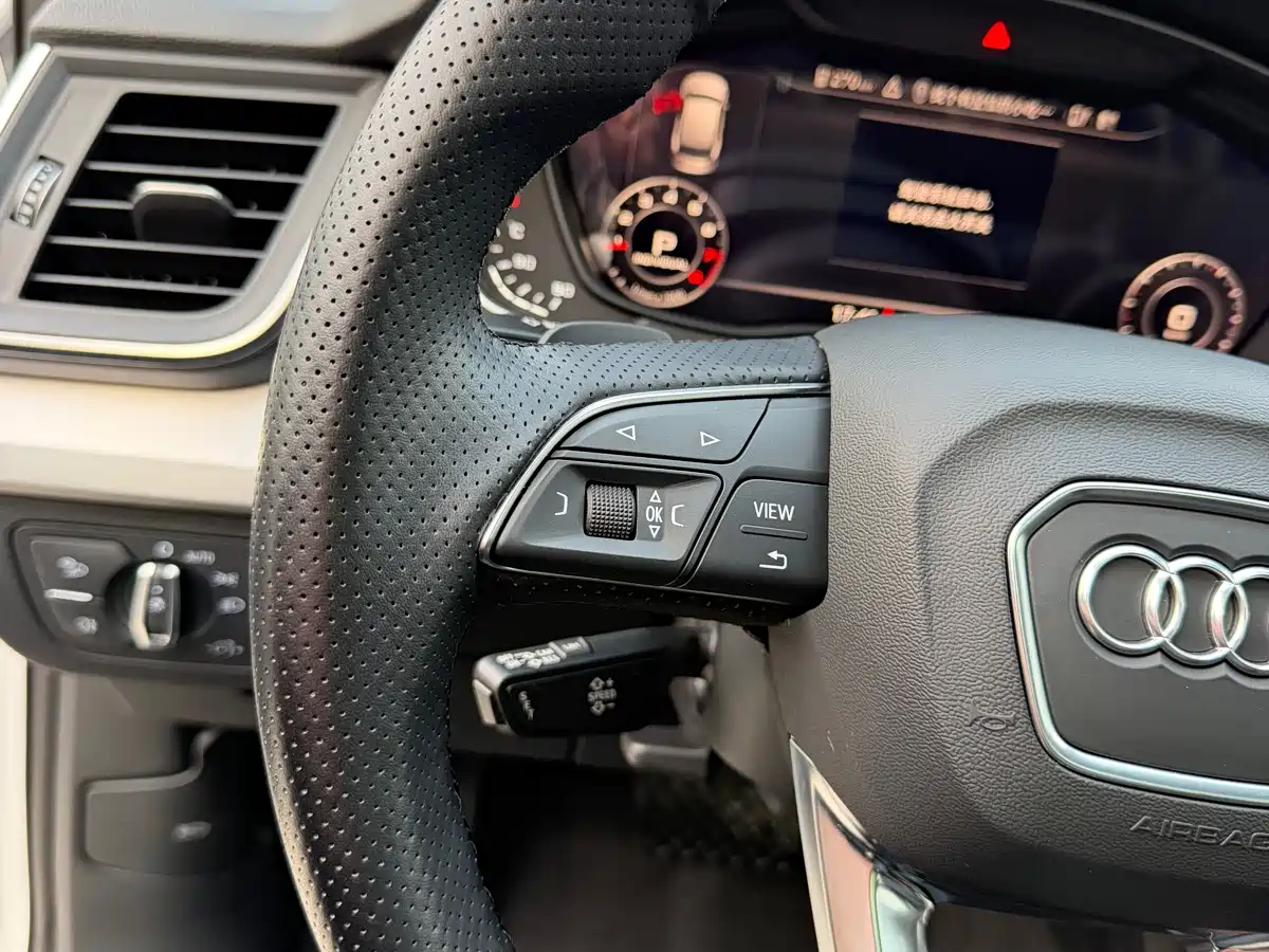 Audi Q5L 2020 Facelift 40 TFSI Honor Fashion фото 23