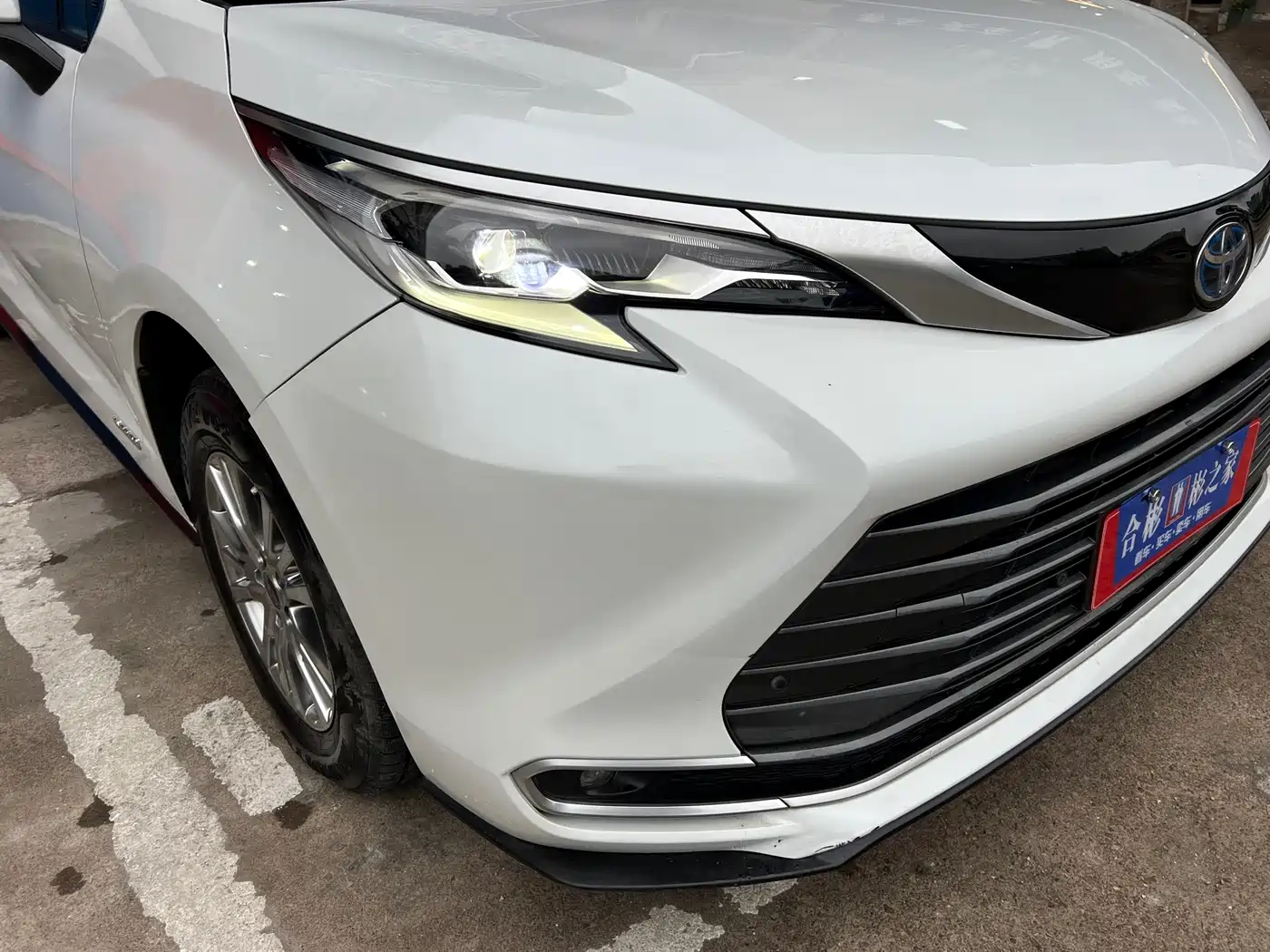 Toyota Sienna 2023 2.5L Hybrid Luxury Edition фото 26