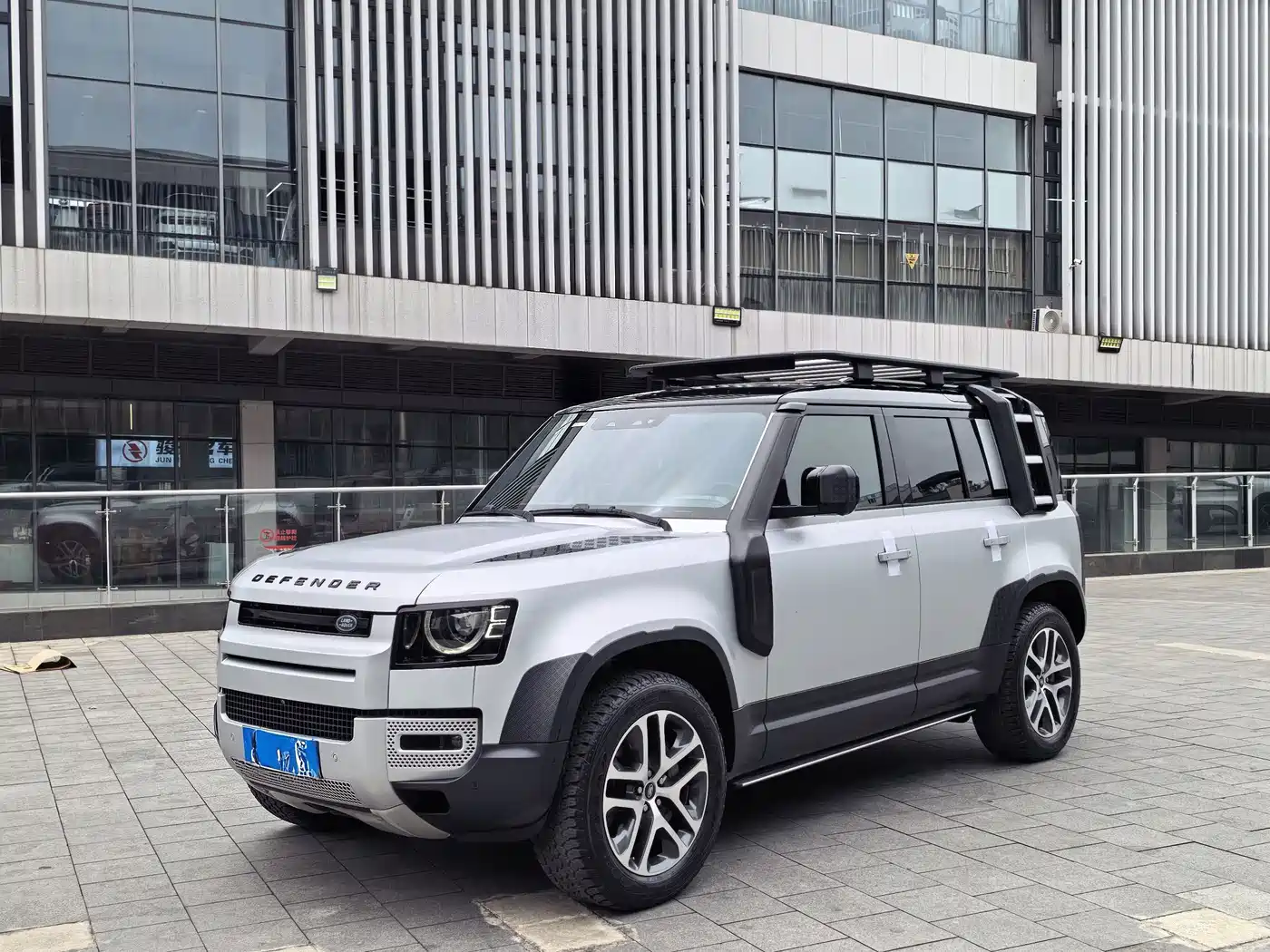 Фото 1 - Land Rover Defender