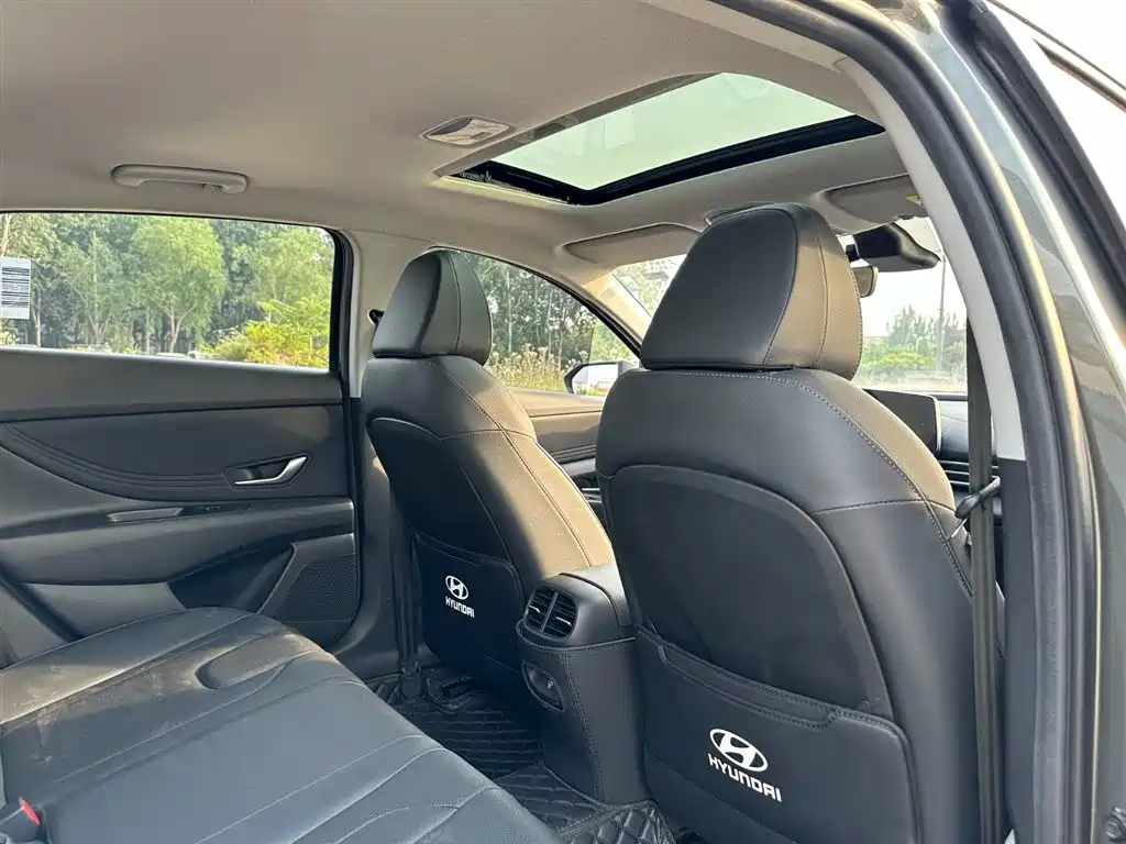 Hyundai Elantra 2023 Model 1.5L CVT LUX Premium Edition фото 20