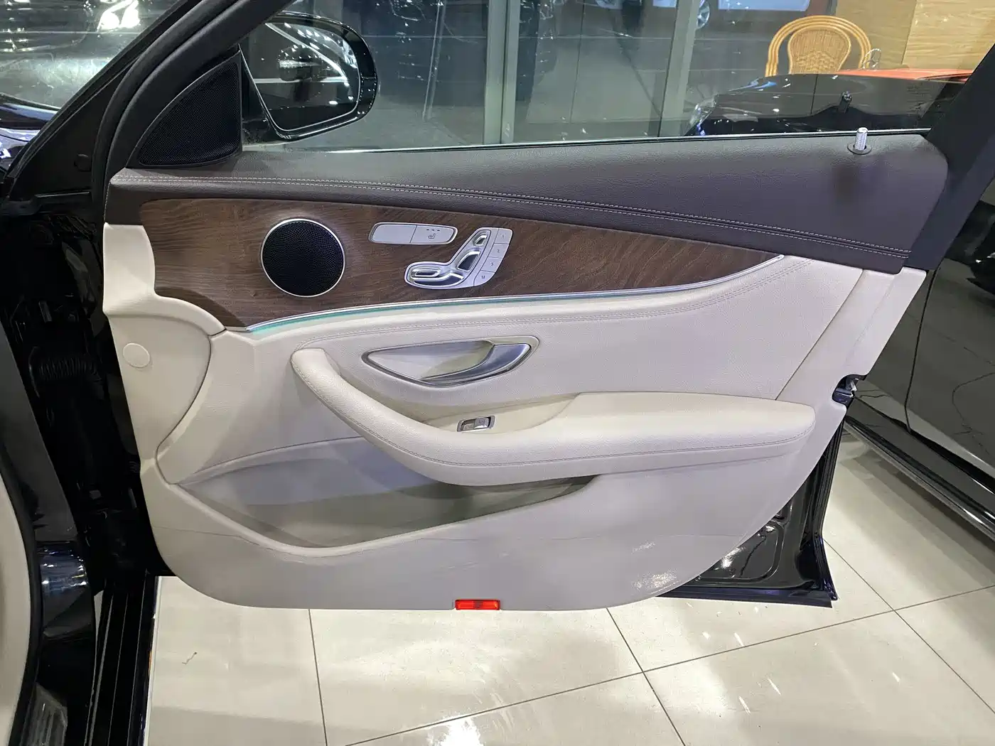Mercedes-Benz E-Class 2017 Model E 320 L 4MATIC фото 16