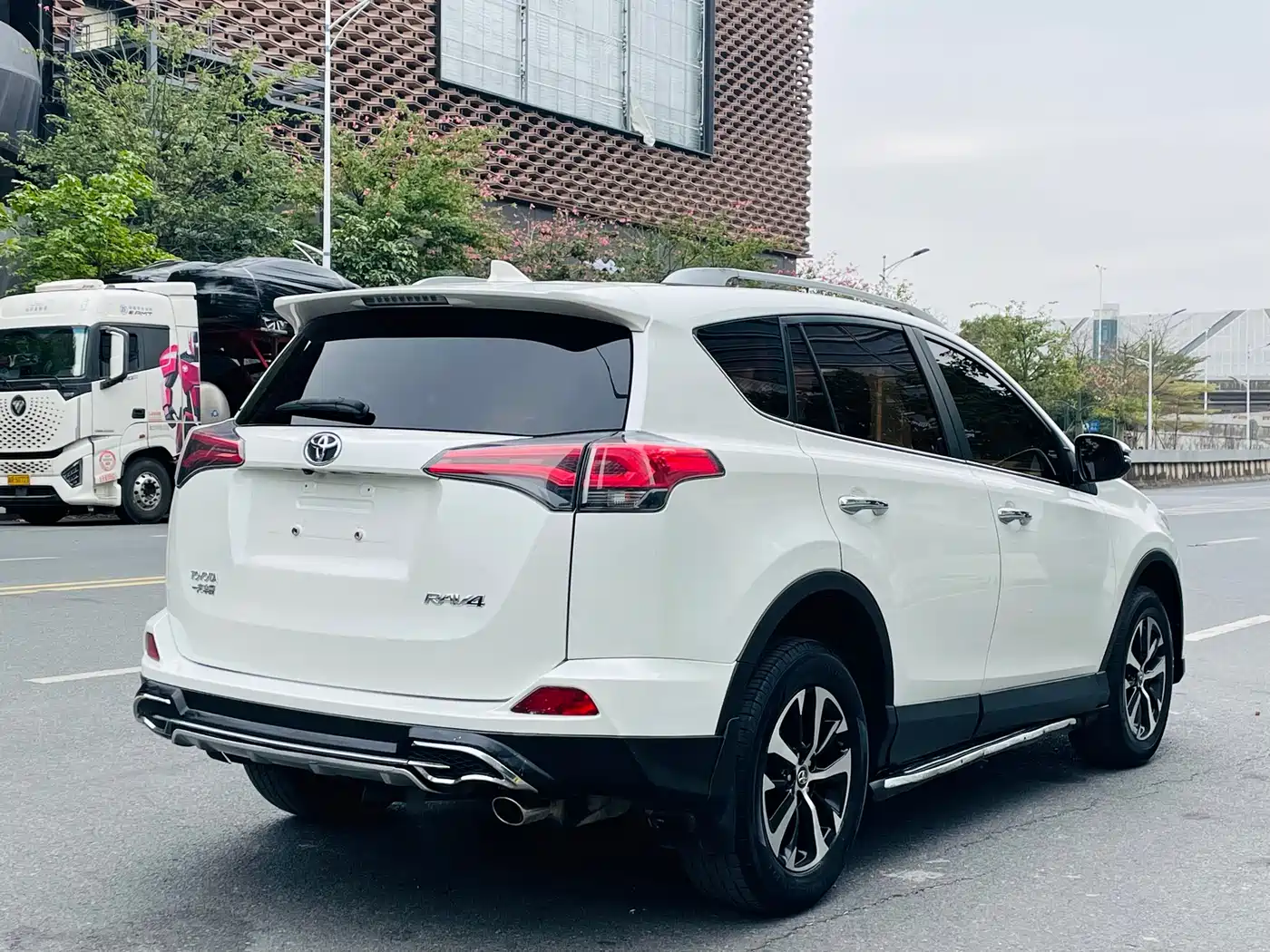Toyota RAV4 Rongfang 2016 2.0L CVT 2WD Trend (China V) фото 12