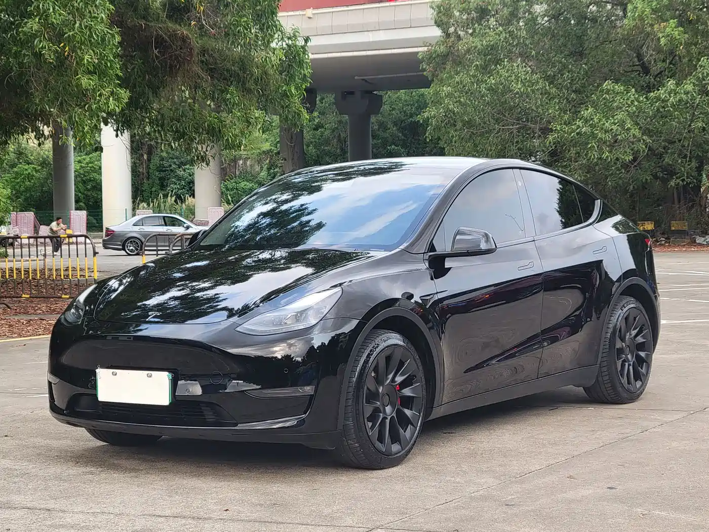 TESLA MODEL Y