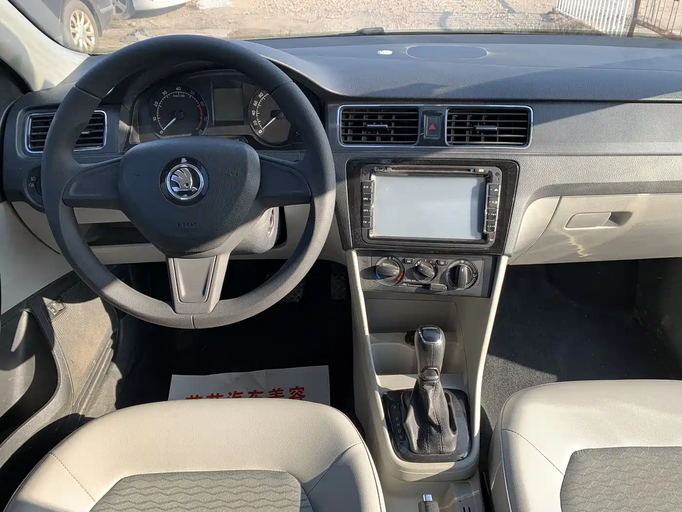 Škoda Rapid 2016 1.6L Automatic Pioneer Edition фото 5