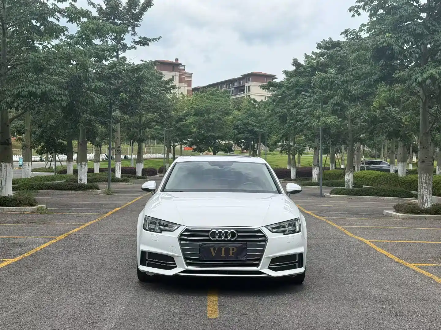 Фото 2 - Audi A4L