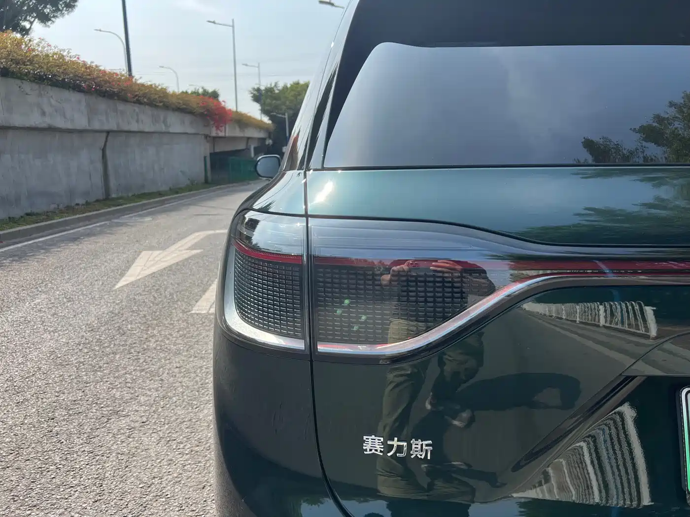 AITO Wenjie AITO M9 2024 Extended Range Ultra 42kWh 6-Seater фото 12
