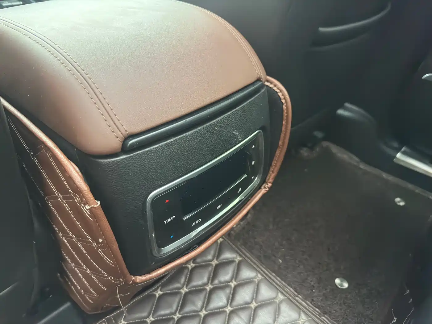 GAC Trumpchi Trumpchi GS8 2017 320T 2WD Luxury Smart Connect (7-seater) фото 16