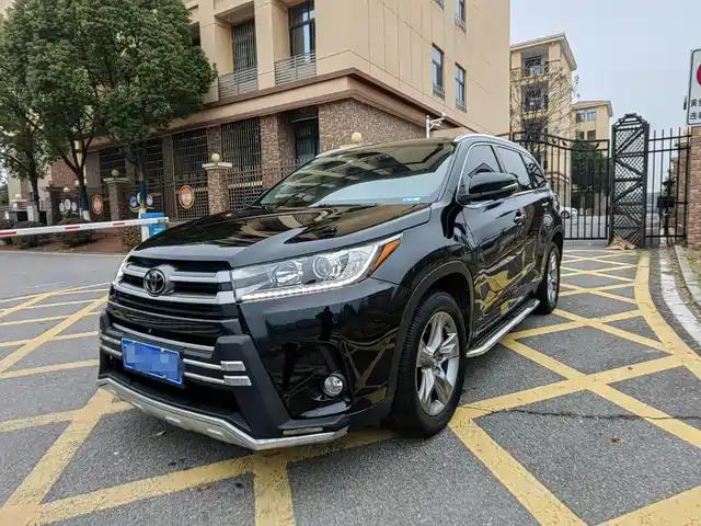 TOYOTA HIGHLANDER