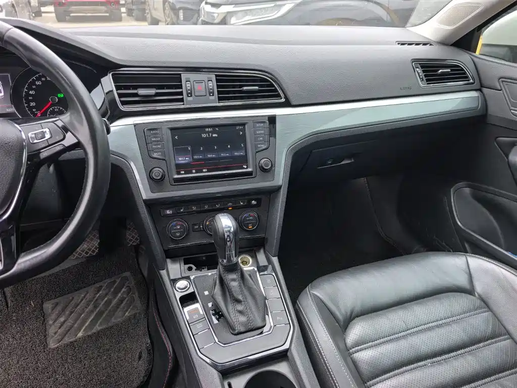 Volkswagen Lamando 2015 330TSI DSG Luxury Edition фото 14