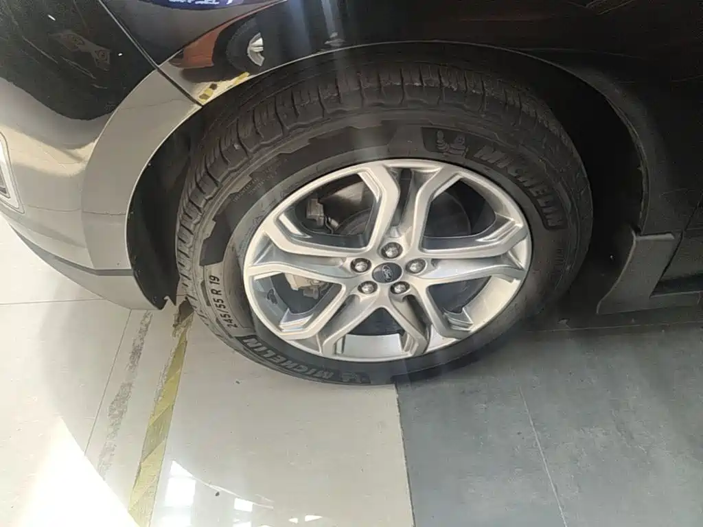 Фото 23 - Ford Edge