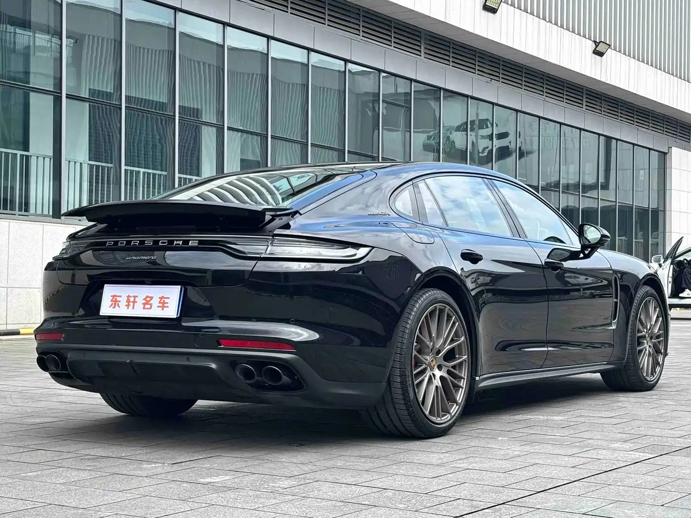 Porsche Panamera 2023 Panamera Executive Long Wheelbase Platinum Edition 2.9T фото 15