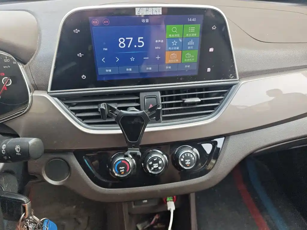 Baojun 310W 2019 2017 1.5L Manual Fashion Edition (China V)