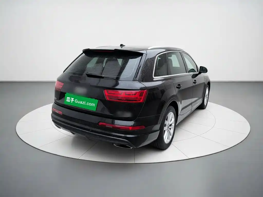 Фото 4 - Audi Q7