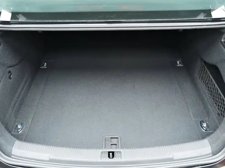 Фото 29 - Audi A6L