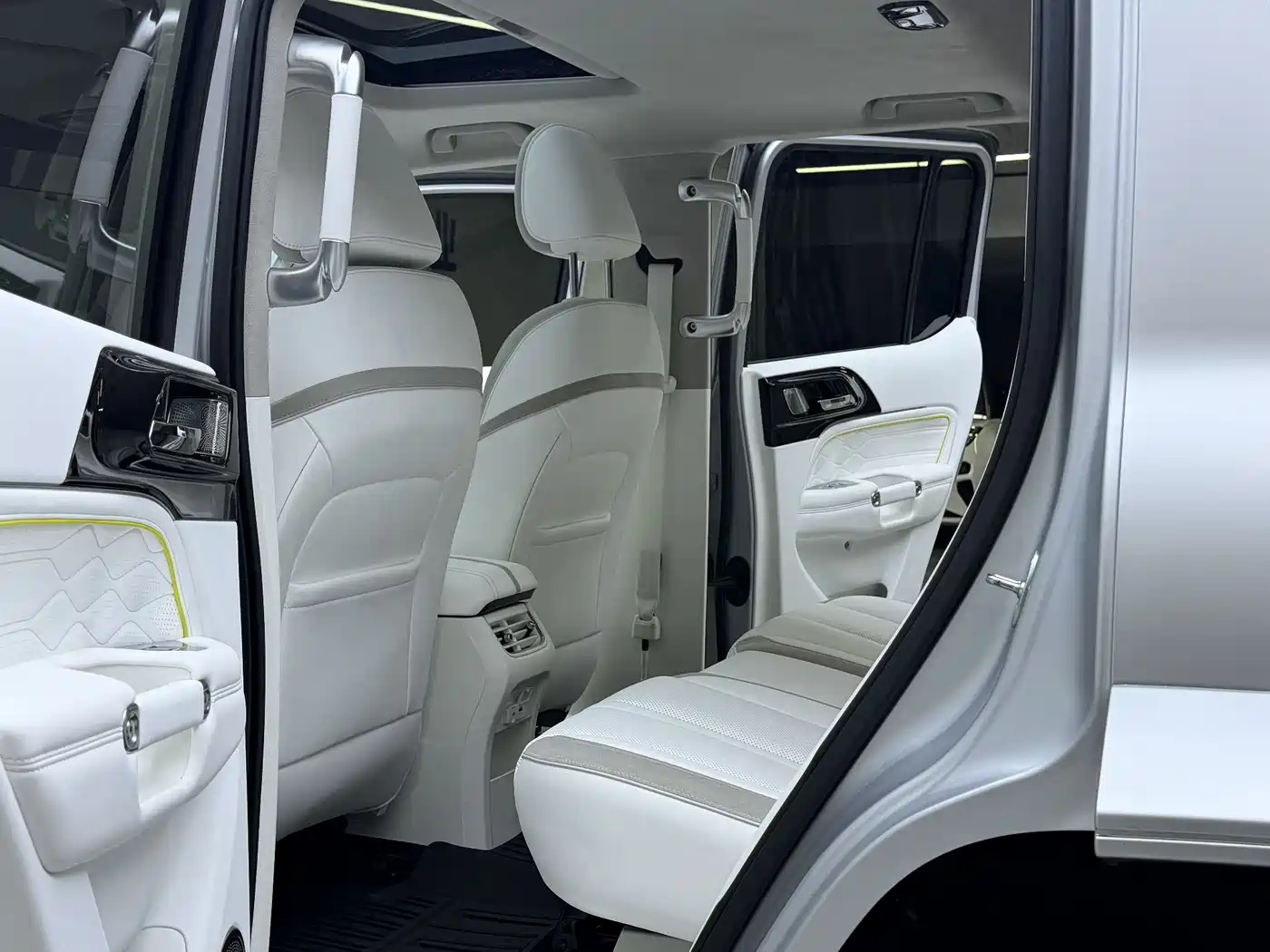 TANK CO CREATION TANK 300